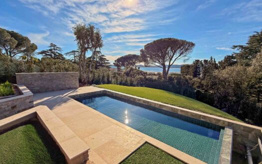 Villa Infinity in Sainte-Maxime centre
